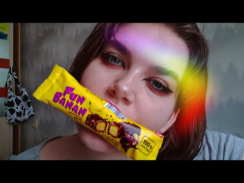 Asmr eating waffles/ crunchy fun banan/ близкие громкие звуки хруста/ no talking