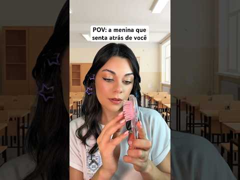POV: a menina que senta atrás de você #asmr #humor #shorts #asmrsounds