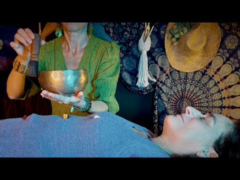 ASMR su Persona Reale | Pulizia Energetica con Cristalli Campana Tibetana e Strumenti da Sciamano