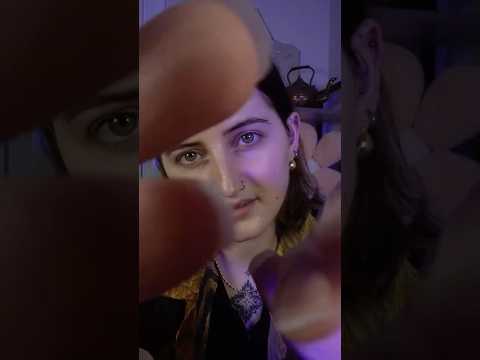 A lil hand movement here, a lil anticipatory touch there 🙌  #asmr