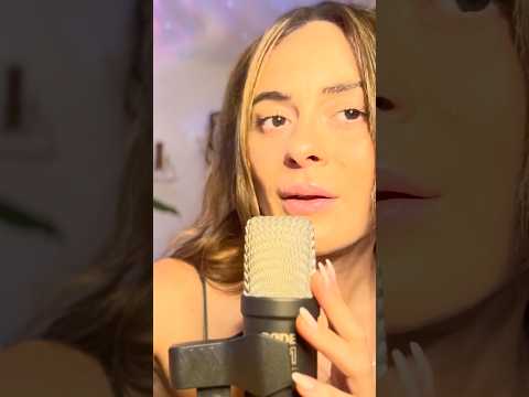 The comb effect 🪮 #asmr #visualtingle #mouthsounds #asmrvideo