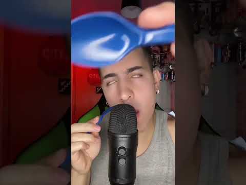 ASMR COMENDO SUAS ENERGIAS NEGATIVAS COM COLHER 🤌🤢 #shorts