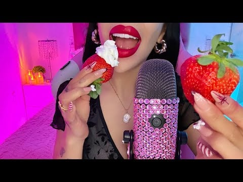 ASMR C0MIEND0 FRESAS CON CREMA BATIDA🍓✨