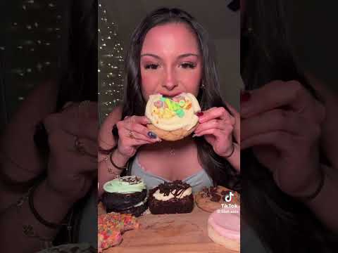 Crumble cookie mukbangs 😋