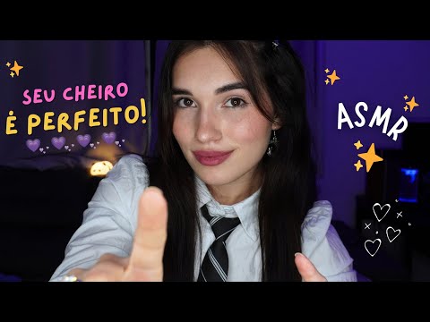 ASMR | MENINA OBCECADA QUE SENTA ATRÁS DE VOCÊ TE FAZ RELAXAR