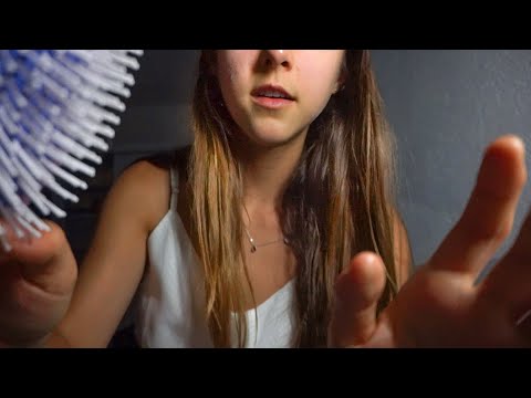 ASMR amiga te ajuda a dormir em um dia chuvoso! sons de lareira, massagem facial e +