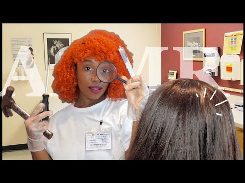 ASMR - DERMATOLOGISTA SUBQUALIFICADA EXAMINA SEU CABELO E COURO CABELUDO ( ROLEPAY COM SUSSURROS )