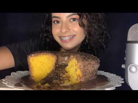 ASMR MUKBANG- COMENDO BOLO DE CENOURA 🥕 Com muito brigadeiro 🥰🍫