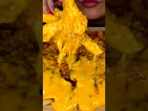 EXTREMELY CHEESY CHILI CHEESE FRIES #asmr #cheesy #fries