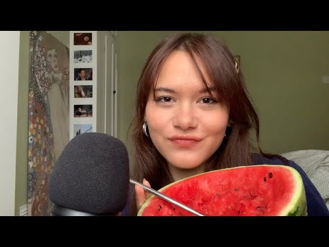 ASMR ESPAÑOL// comiendo sandía *crujiente* y susurrando