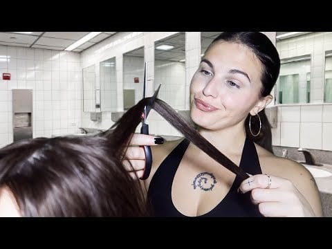 POV ASMR - La Peste te coiffe pour 15€ dans les toilettes de l'école (chewing gum)