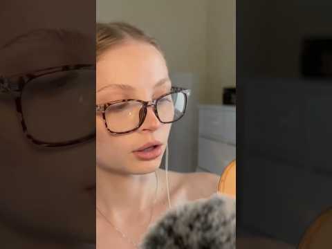 THE WOOD WICK IS MY FAV!! So satisfying #candle #asmr #cracklingfire #fire