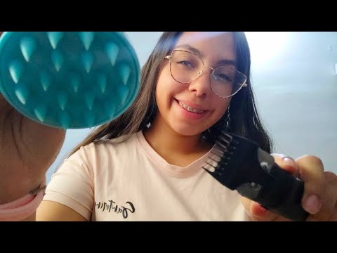 ASMR ESPAÑOL // TU NOVIA INEXPERTA TE CORTA LA BARBITA.