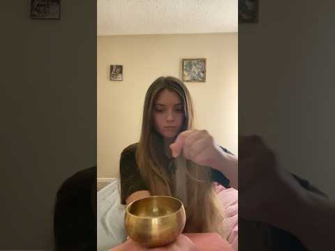 making sounds with singing bowl 😍 #asmr #singingbowl #tingles #music #meditation #asmrtriggers