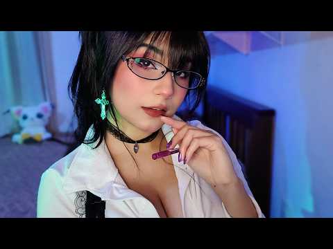 Eu sou sua PROFESSORA de ASMR 👀 (muitos sussurros e sons de boca)