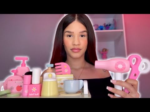 Asmr la antipatica te maquilla, peina, hace tu skincare (cosas de madera)