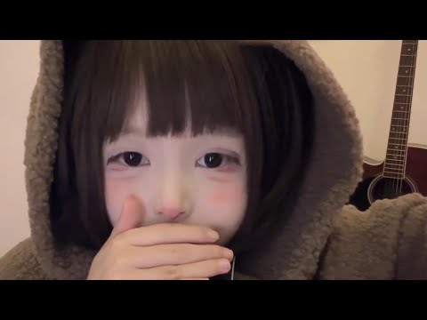 Cute Girl Gently Stroking Microphone | Sleep-Inducing ASMR