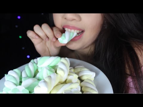 ASMR 🍡 COMENDO MARSHMALLOW NO SEU OUVIDO