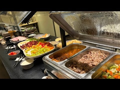 United Club Lounge at Daniel K. Inouye International Airport (HNL) in Honolulu, Hawaii 🌺 review 