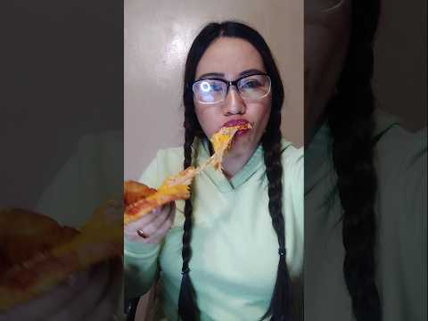 EATING BIG SLICE OF PIZZA #mukbang #eatingshow #shortsfeed #food #viral #foodie #asmr #everyone