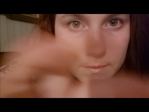 ASMR på Svenska - mouth sounds, inaudible whispering, mic scratch, plucking in your personal space