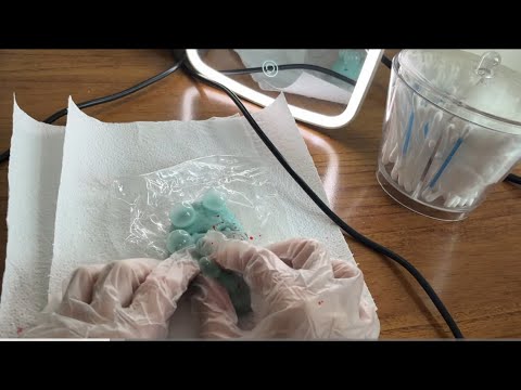 ASMR ESPREMENDO SUAS ESPINHAS