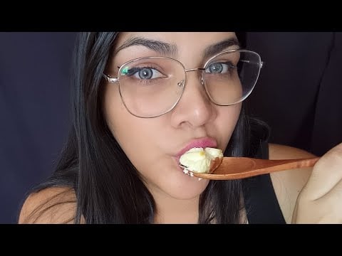 ASMR comiendo torta de queso