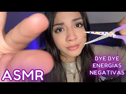 ASMR ESPAÑOL / TE QUITO y CORTO TUS ENERGÍAS NEGATIVAS + AFIRMACIONES positivas (muy relajante)