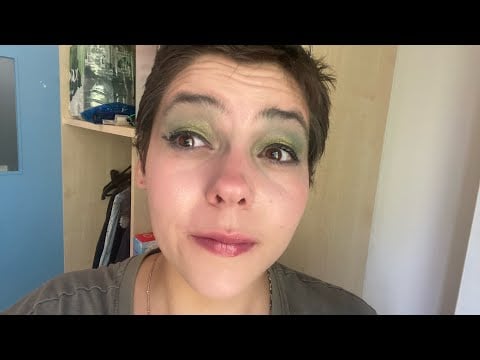 How I do green shimmery eye shadow  