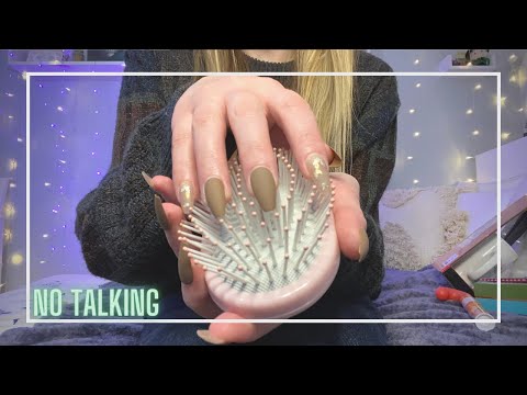 ASMR ~ tingly Christmas presents 🎁 ~ tapping and scratching ~ no talking