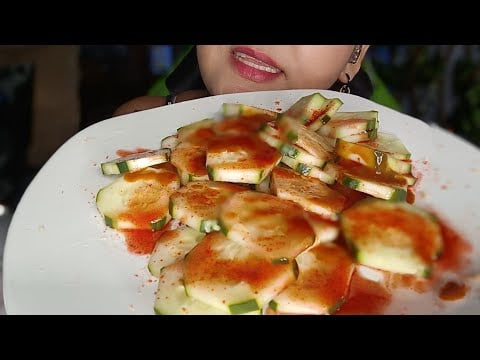 ASMR comiendo pepino 🥒 con chamoy 