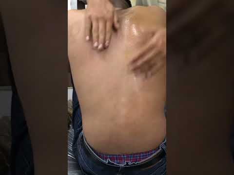 Back Massage ASMR #asmr #asmrmassage #asmrsounds #backmassage #backcrack #oil #lahoribarber #relax