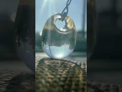 Plastic droplet visuals #asmr #raeasmr #visualasmr #visualtriggers #upclose #microasmr #lighttrigger
