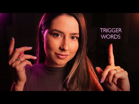 ASMR Trigger Words & Hand Movements ✨ [ Portuguese ]