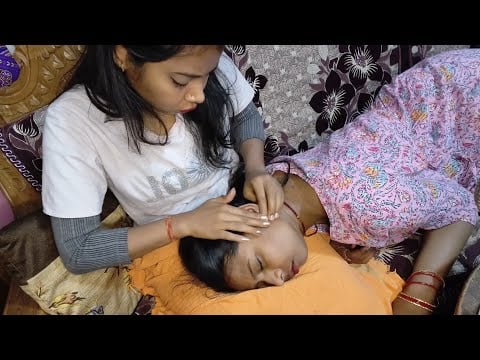 Asmr ear oiling ear👂 and massaging so that the whole body gets relaxed..💆😌