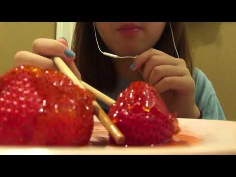 asmr eating candied strawberries (tanghulu/糖葫芦/탕후루)