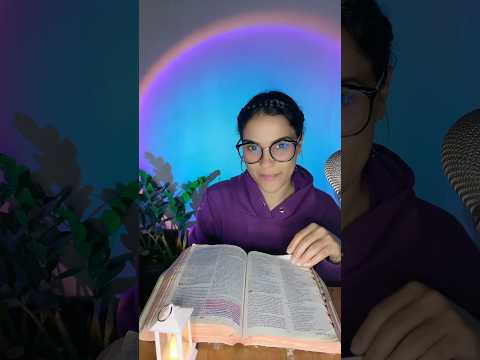 Asmr lendo um versículo da Bíblia 🙏🏻🙌🏼#asmrcristao #asmrshorts #asmr