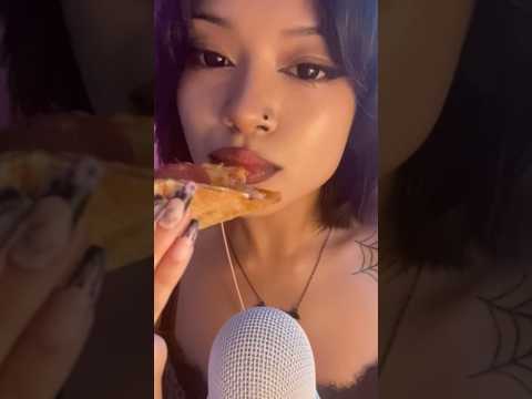 eating Dominoes pizza mukbang asmr #asmr #mukbang #pizza #tingles #asmreating