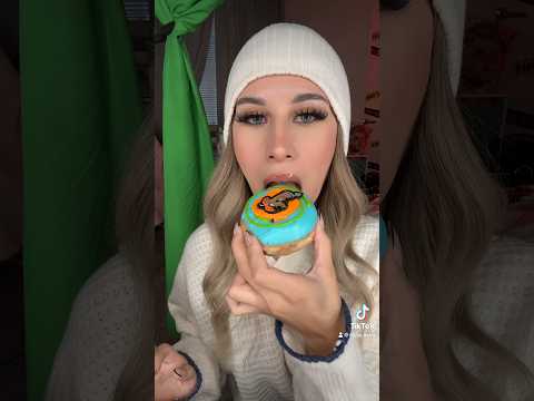 Yummy soo goood 🫶🏻☺️ #asmr #scoobydoo #krispykremedoughnuts #asmrvideos