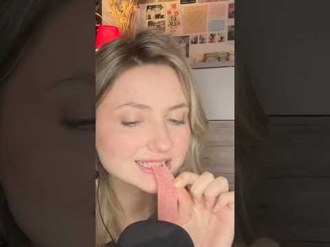 ASMR | esting sour gummies and rambling ✨🍬 #asmr #sleep #relax #mukbang