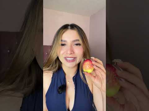 Relájate conmigo 🫦 Comiendo fruta muy cerca de tu oído