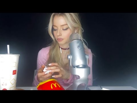 ASMR ИТИНГ МАКДОНАЛЬДС/БОЛТАЛКА/БЛИЗКИЙ ШЁПОТ/ASMR EATING MCDONALDS/MUKBANG