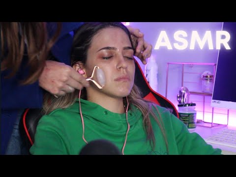 ASMR APLICADO | Limpando e fazendo massagem no rosto da minha prima