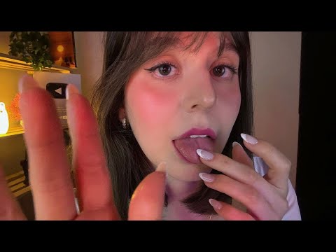 ASMR | Tem algo no seu rosto