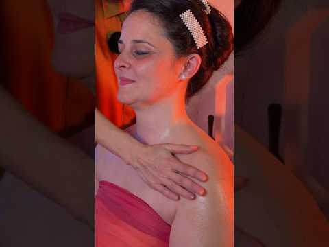 ASMR 💆🏻‍♀️ MASSAGGIO GODURIOSO #satisfyingvideo #satisfyingasmr #realpersonasmr #massagetherapy