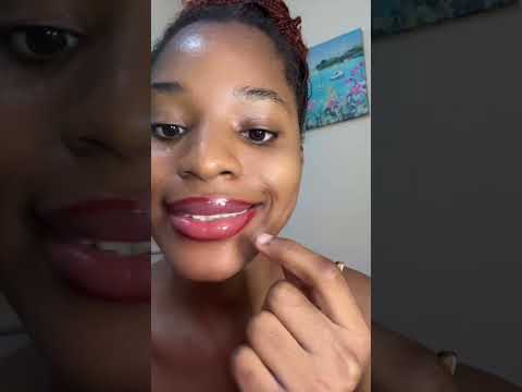 ASMR- Gum Chewing and Trying Differnt lip combo 👄💄