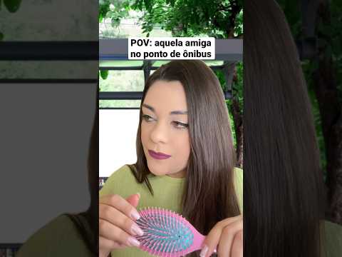 POV: aquela amiga no ponto de ônibus  #humor #shorts