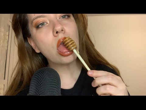 ASMR| Eating honey comb and STICKY mouth sounds 🍯