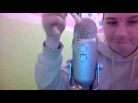 [ASMR] PUTTING STUFF ON THE MIC