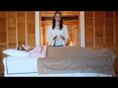 ASMR: Reiki for The Root Chakra: Grounding & Centring w Hand Movements